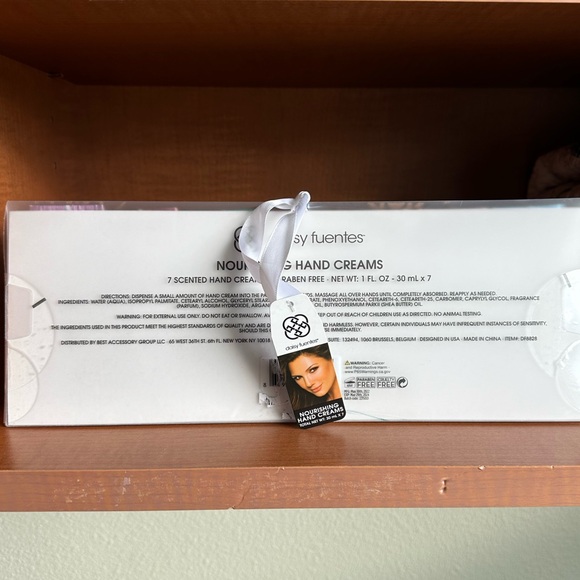 3/$10 SPECIAL! NWT Daisy Fuentes Holidays 7-pc Nourishing Hand Cream - Picture 5 of 8